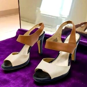 Anne Klein Sz 8 Tan / Cream High Heels AK7 Estacia